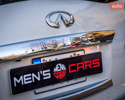 Белый Инфинити QX80, объемом двигателя 5.55 л и пробегом 81 тыс. км за 25000 $, фото 21 на Automoto.ua