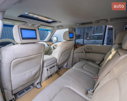 Белый Инфинити QX80, объемом двигателя 5.55 л и пробегом 81 тыс. км за 25000 $, фото 37 на Automoto.ua