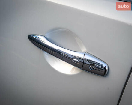 Белый Инфинити QX80, объемом двигателя 5.55 л и пробегом 81 тыс. км за 25000 $, фото 22 на Automoto.ua