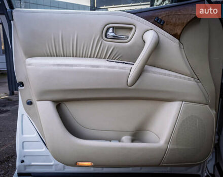 Белый Инфинити QX80, объемом двигателя 5.55 л и пробегом 81 тыс. км за 25000 $, фото 30 на Automoto.ua