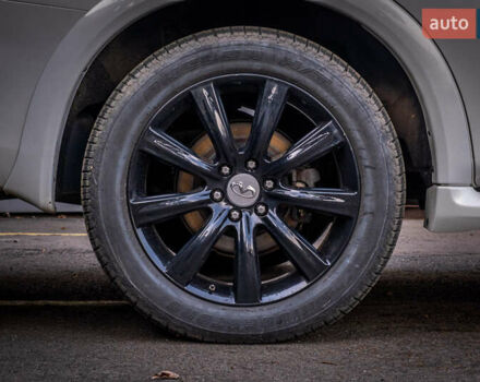 Белый Инфинити QX80, объемом двигателя 5.55 л и пробегом 81 тыс. км за 25000 $, фото 16 на Automoto.ua