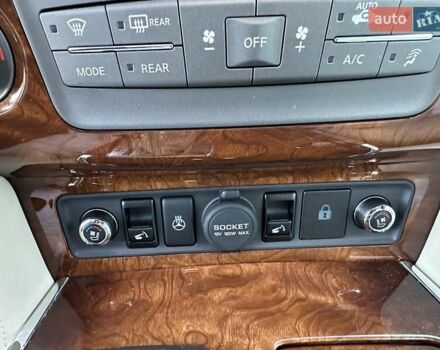 Белый Инфинити QX80, объемом двигателя 5.55 л и пробегом 48 тыс. км за 29900 $, фото 29 на Automoto.ua