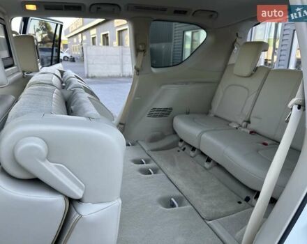 Белый Инфинити QX80, объемом двигателя 5.55 л и пробегом 48 тыс. км за 29900 $, фото 52 на Automoto.ua