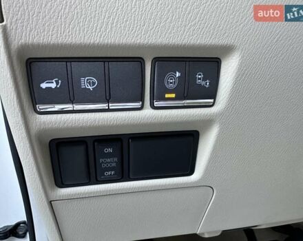 Белый Инфинити QX80, объемом двигателя 5.55 л и пробегом 48 тыс. км за 29900 $, фото 33 на Automoto.ua