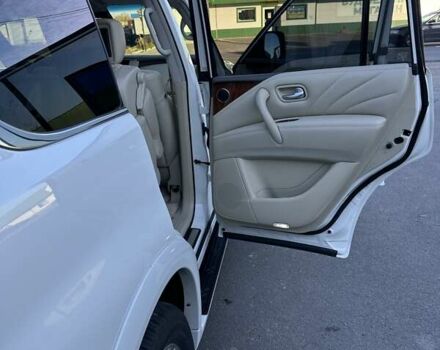 Белый Инфинити QX80, объемом двигателя 5.55 л и пробегом 48 тыс. км за 29900 $, фото 39 на Automoto.ua
