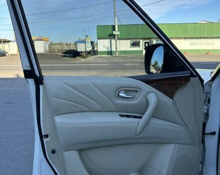 Белый Инфинити QX80, объемом двигателя 5.55 л и пробегом 48 тыс. км за 29900 $, фото 18 на Automoto.ua