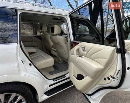 Белый Инфинити QX80, объемом двигателя 5.6 л и пробегом 162 тыс. км за 28800 $, фото 9 на Automoto.ua