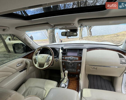 Белый Инфинити QX80, объемом двигателя 5.6 л и пробегом 162 тыс. км за 29000 $, фото 10 на Automoto.ua