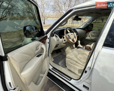 Белый Инфинити QX80, объемом двигателя 5.6 л и пробегом 162 тыс. км за 28800 $, фото 12 на Automoto.ua