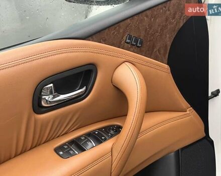 Белый Инфинити QX80, объемом двигателя 5.6 л и пробегом 172 тыс. км за 22990 $, фото 15 на Automoto.ua