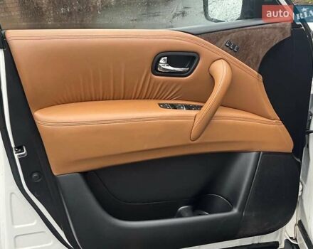 Белый Инфинити QX80, объемом двигателя 5.6 л и пробегом 172 тыс. км за 22990 $, фото 14 на Automoto.ua