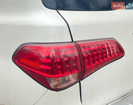 Белый Инфинити QX80, объемом двигателя 5.6 л и пробегом 172 тыс. км за 22990 $, фото 13 на Automoto.ua