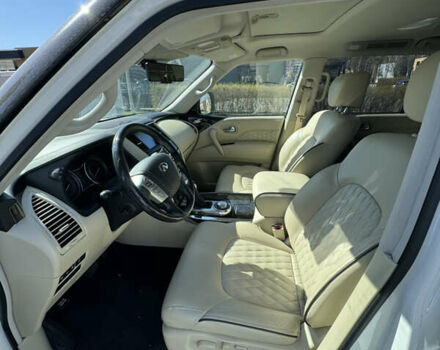 Белый Инфинити QX80, объемом двигателя 5.55 л и пробегом 47 тыс. км за 46000 $, фото 5 на Automoto.ua