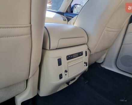 Белый Инфинити QX80, объемом двигателя 5.6 л и пробегом 75 тыс. км за 44000 $, фото 16 на Automoto.ua