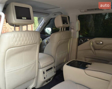 Белый Инфинити QX80, объемом двигателя 5.55 л и пробегом 100 тыс. км за 45500 $, фото 3 на Automoto.ua