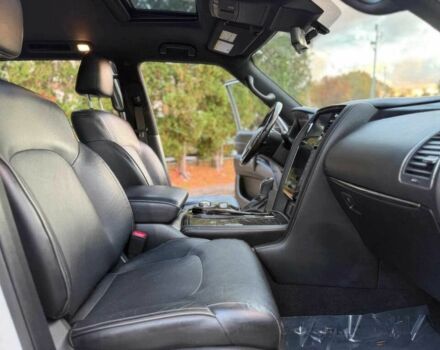 Белый Инфинити QX80, объемом двигателя 5.6 л и пробегом 42 тыс. км за 15000 $, фото 9 на Automoto.ua