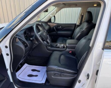 Белый Инфинити QX80, объемом двигателя 5.6 л и пробегом 30 тыс. км за 15000 $, фото 6 на Automoto.ua