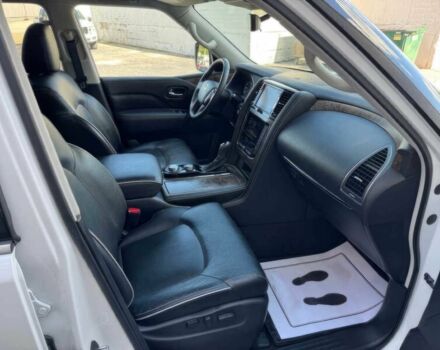 Белый Инфинити QX80, объемом двигателя 5.6 л и пробегом 30 тыс. км за 15000 $, фото 7 на Automoto.ua