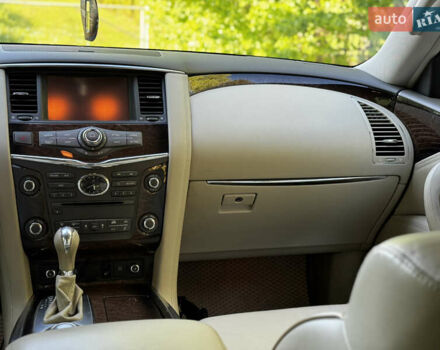 Черный Инфинити QX80, объемом двигателя 5.55 л и пробегом 298 тыс. км за 20700 $, фото 33 на Automoto.ua