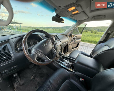 Черный Инфинити QX80, объемом двигателя 5.55 л и пробегом 330 тыс. км за 18000 $, фото 3 на Automoto.ua