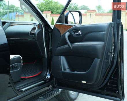 Черный Инфинити QX80, объемом двигателя 5.55 л и пробегом 32 тыс. км за 41500 $, фото 32 на Automoto.ua