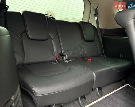 Чорний Інфініті QX80, об'ємом двигуна 5.55 л та пробігом 24 тис. км за 61990 $, фото 12 на Automoto.ua