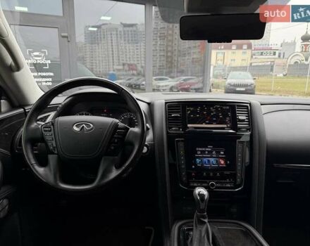 Чорний Інфініті QX80, об'ємом двигуна 5.55 л та пробігом 24 тис. км за 61990 $, фото 15 на Automoto.ua