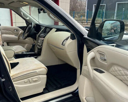 Черный Инфинити QX80, объемом двигателя 5.6 л и пробегом 55 тыс. км за 50000 $, фото 4 на Automoto.ua