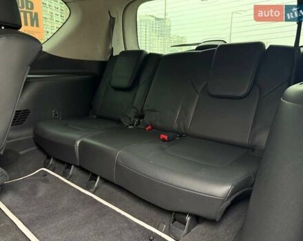 Чорний Інфініті QX80, об'ємом двигуна 5.55 л та пробігом 24 тис. км за 61990 $, фото 10 на Automoto.ua