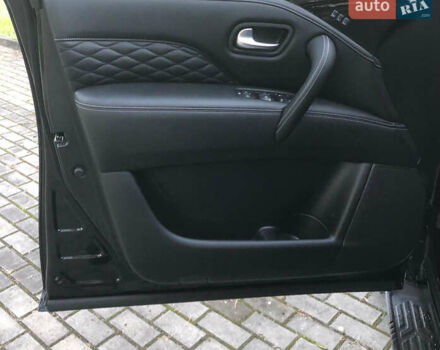 Чорний Інфініті QX80, об'ємом двигуна 5.6 л та пробігом 11 тис. км за 55000 $, фото 2 на Automoto.ua