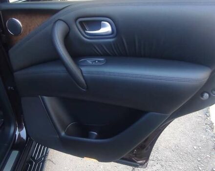 Красный Инфинити QX80, объемом двигателя 5.6 л и пробегом 27 тыс. км за 25600 $, фото 9 на Automoto.ua