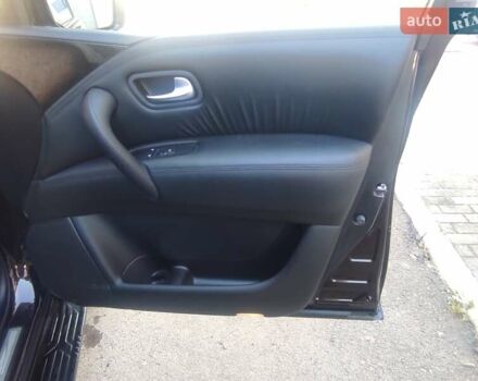 Красный Инфинити QX80, объемом двигателя 5.6 л и пробегом 27 тыс. км за 25600 $, фото 10 на Automoto.ua