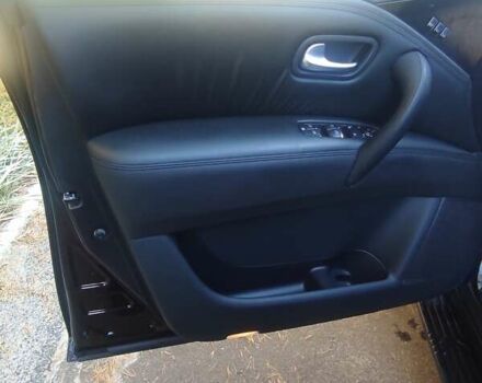 Красный Инфинити QX80, объемом двигателя 5.6 л и пробегом 27 тыс. км за 25600 $, фото 12 на Automoto.ua