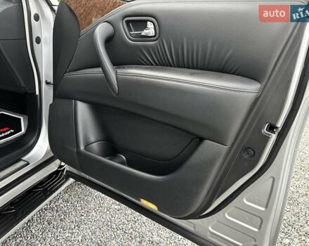 Серый Инфинити QX80, объемом двигателя 5.55 л и пробегом 141 тыс. км за 23900 $, фото 66 на Automoto.ua