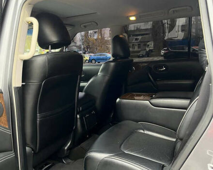 Сірий Інфініті QX80, об'ємом двигуна 5.55 л та пробігом 160 тис. км за 28000 $, фото 12 на Automoto.ua