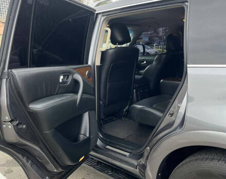 Сірий Інфініті QX80, об'ємом двигуна 5.55 л та пробігом 160 тис. км за 28000 $, фото 11 на Automoto.ua