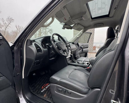 Сірий Інфініті QX80, об'ємом двигуна 5.55 л та пробігом 35 тис. км за 58999 $, фото 81 на Automoto.ua