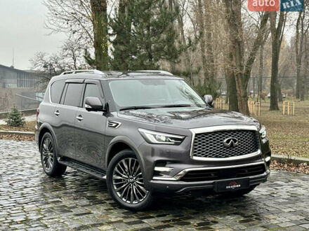 Серый Инфинити QX80, объемом двигателя 5.55 л и пробегом 35 тыс. км за 58999 $, фото 1 на Automoto.ua