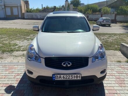 Белый Инфинити EX 35, объемом двигателя 3.5 л и пробегом 130 тыс. км за 10500 $, фото 1 на Automoto.ua