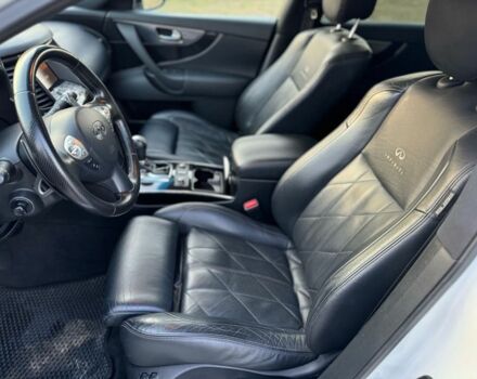 Белый Инфинити FX 30, объемом двигателя 3 л и пробегом 173 тыс. км за 16500 $, фото 2 на Automoto.ua