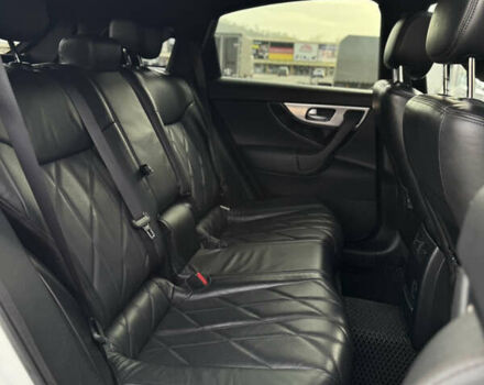 Белый Инфинити FX 30, объемом двигателя 3 л и пробегом 175 тыс. км за 15200 $, фото 67 на Automoto.ua