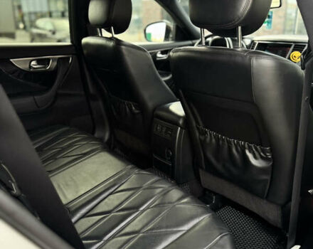 Белый Инфинити FX 30, объемом двигателя 3 л и пробегом 175 тыс. км за 15200 $, фото 66 на Automoto.ua