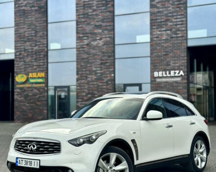 Белый Инфинити FX 30, объемом двигателя 3 л и пробегом 175 тыс. км за 15200 $, фото 1 на Automoto.ua
