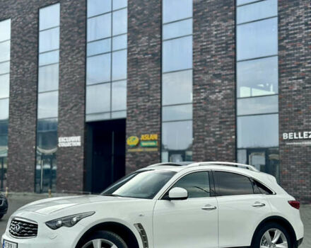 Белый Инфинити FX 30, объемом двигателя 3 л и пробегом 175 тыс. км за 15200 $, фото 5 на Automoto.ua