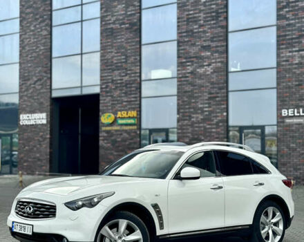 Белый Инфинити FX 30, объемом двигателя 3 л и пробегом 175 тыс. км за 15200 $, фото 4 на Automoto.ua