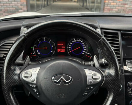 Белый Инфинити FX 30, объемом двигателя 3 л и пробегом 175 тыс. км за 15200 $, фото 46 на Automoto.ua