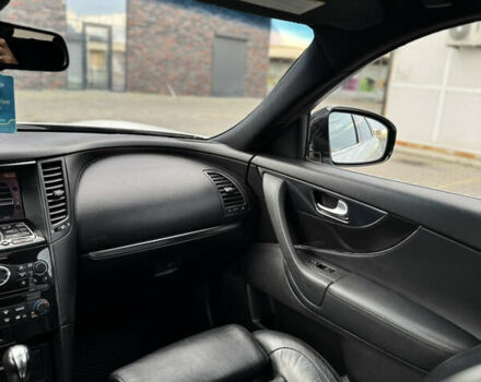 Белый Инфинити FX 30, объемом двигателя 3 л и пробегом 175 тыс. км за 15200 $, фото 39 на Automoto.ua