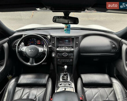 Белый Инфинити FX 30, объемом двигателя 3 л и пробегом 175 тыс. км за 15200 $, фото 36 на Automoto.ua