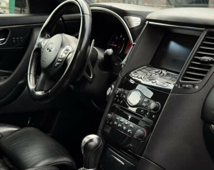 Белый Инфинити FX 30, объемом двигателя 3 л и пробегом 175 тыс. км за 15200 $, фото 65 на Automoto.ua