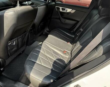 Белый Инфинити FX 30, объемом двигателя 3 л и пробегом 145 тыс. км за 17000 $, фото 12 на Automoto.ua